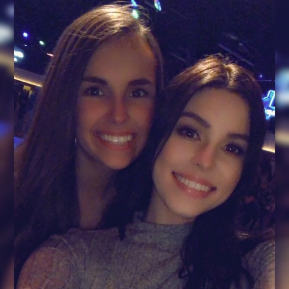 Meet your Posher, Hayley - Picture 2 of 2